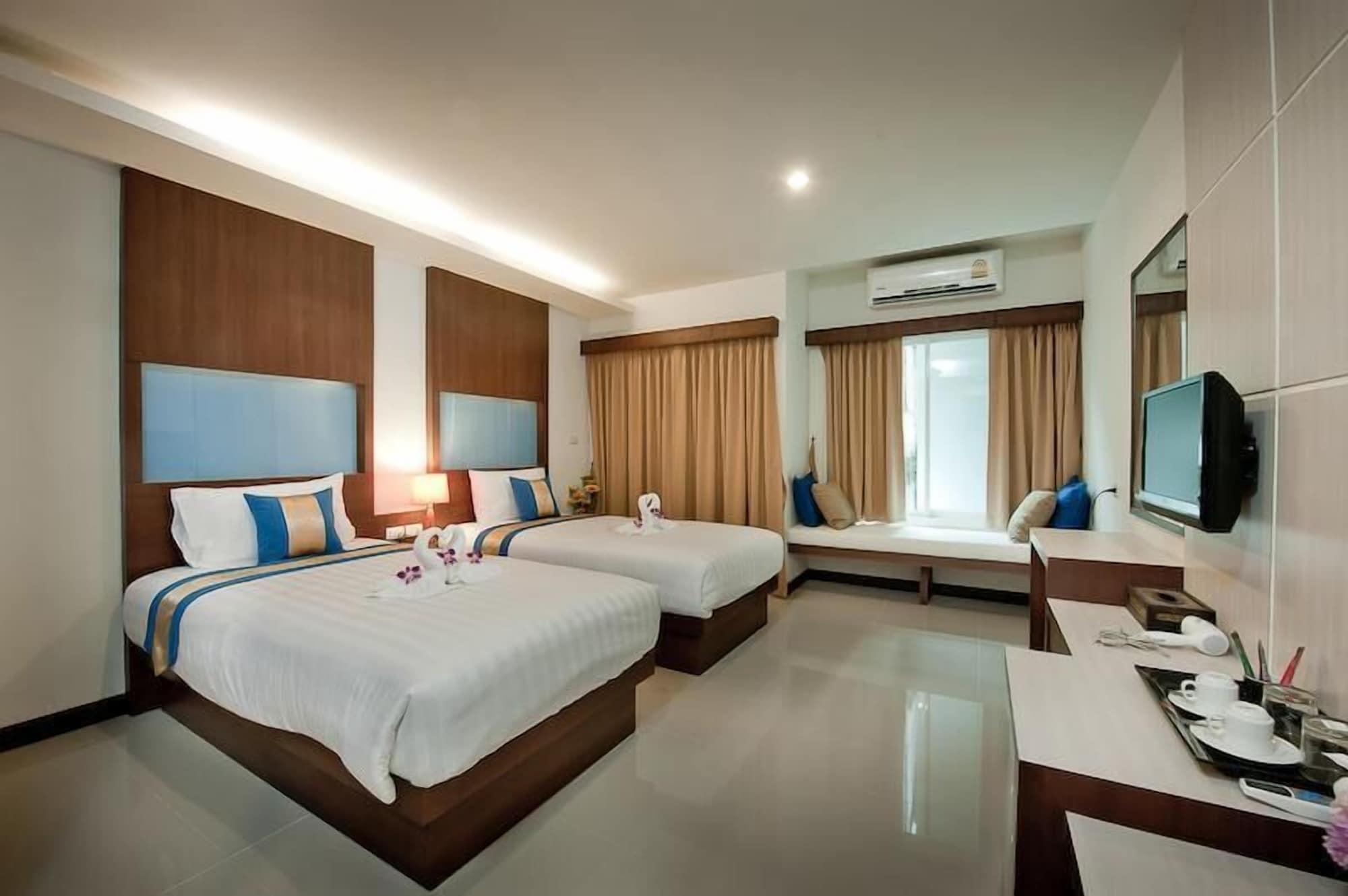 Hotel Tuana Blue Sky Patong Exterior foto