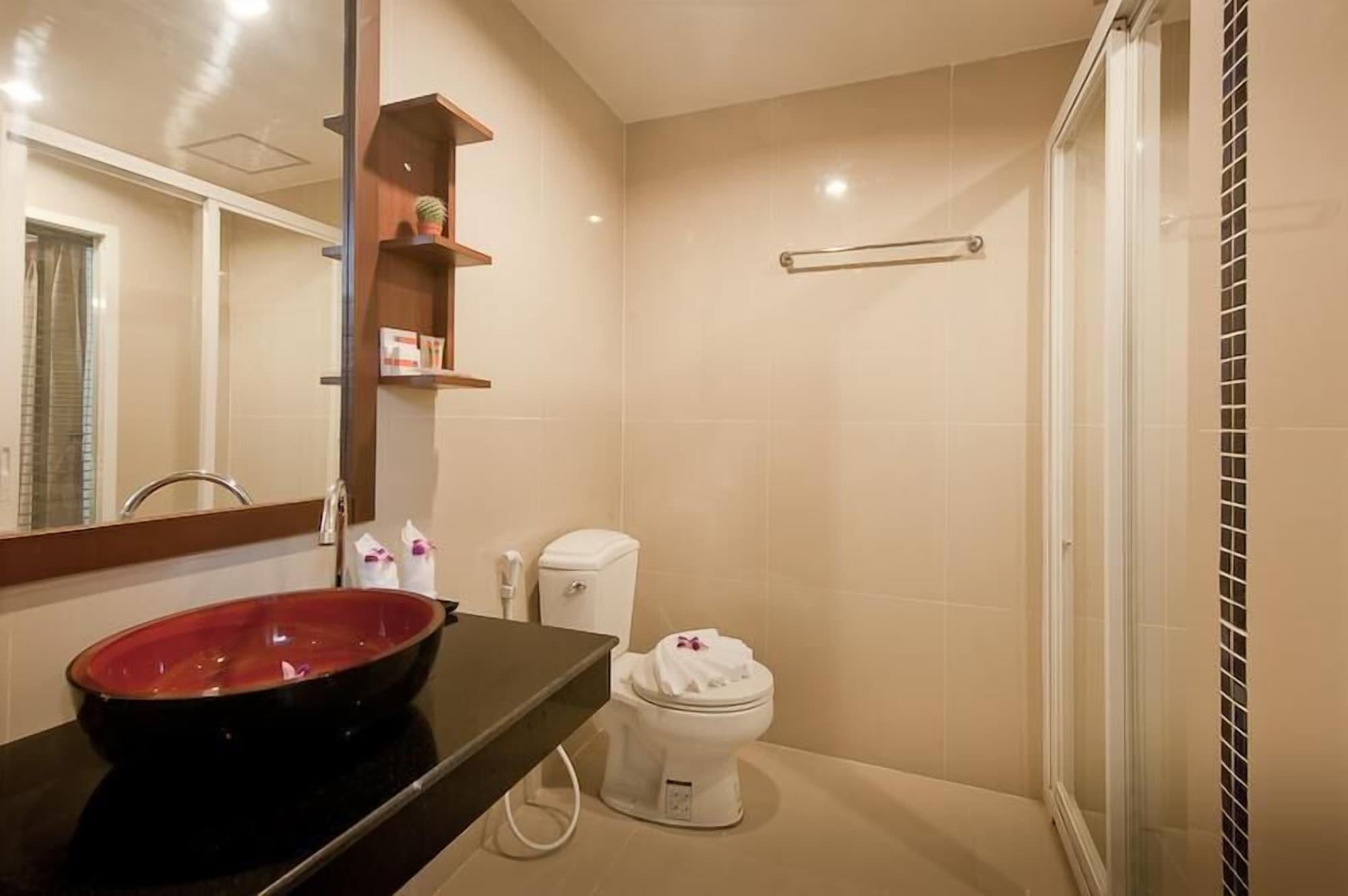 Hotel Tuana Blue Sky Patong Exterior foto